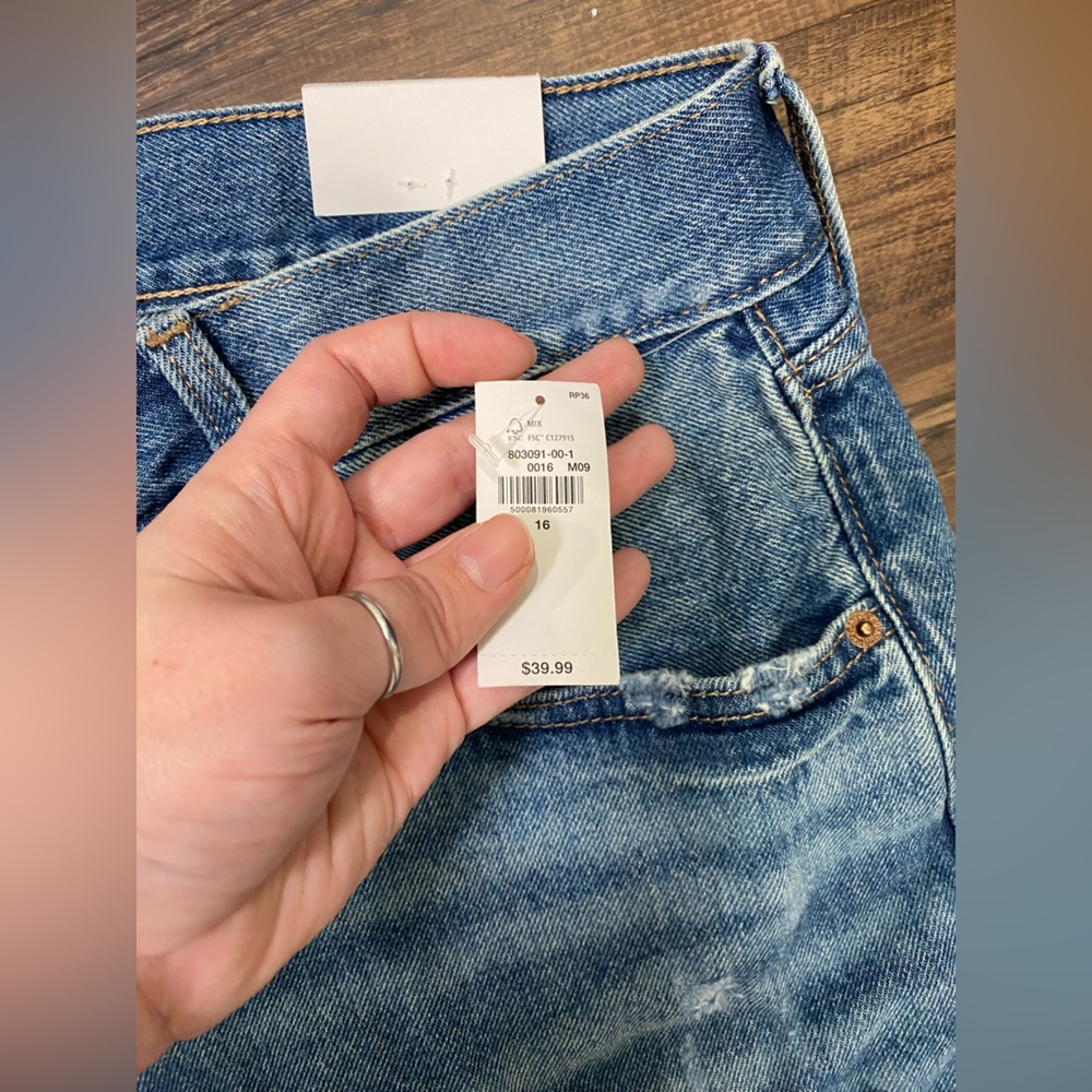 Size 16 Old Navy Distressed Shorts - Picture 5 of 5